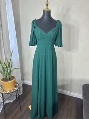 Elegant green Maxi Dress with Puff Sleeves